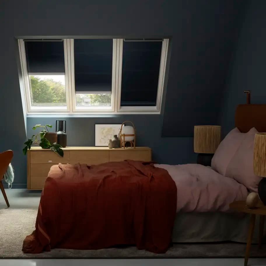 Fenêtre de toit Velux installée dans un comble aménagé dans le Loiret